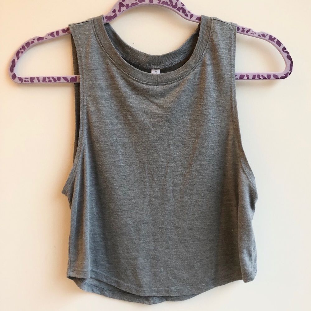 Cropped gray tank